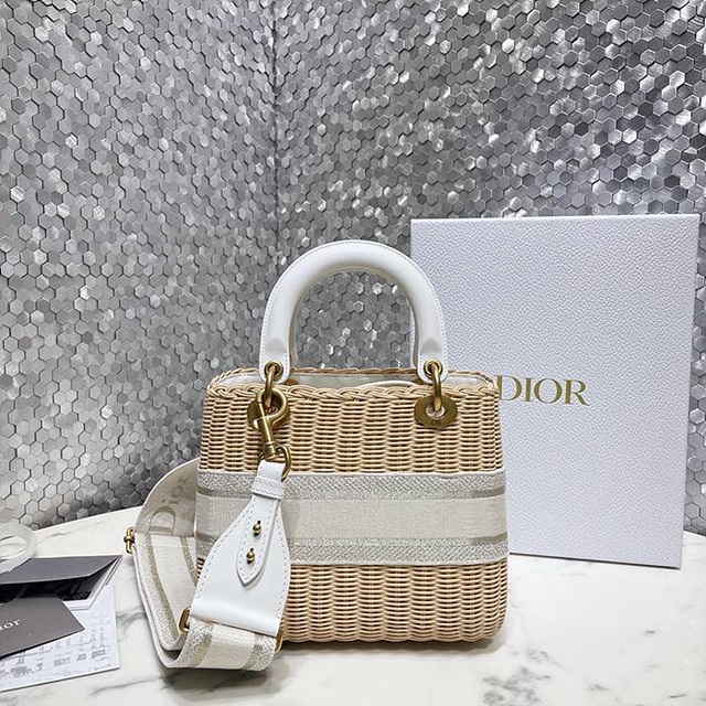 디올 워커 LADY DIOR 레이디 라탄 미디엄 백