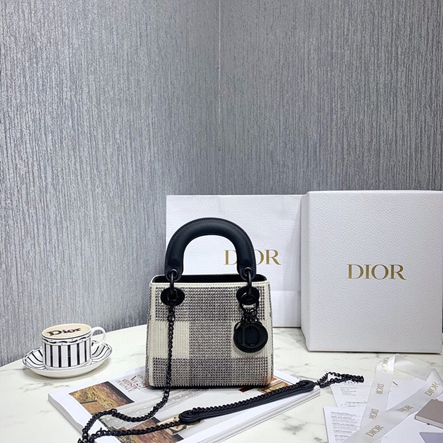 디올 Lady Dior 체크 자수 레이디 백 미니