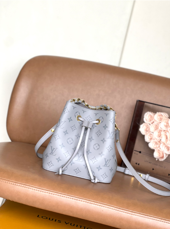 [해외배송] LV  Neonoe BB 핸드백  샤크 그레이 M12749